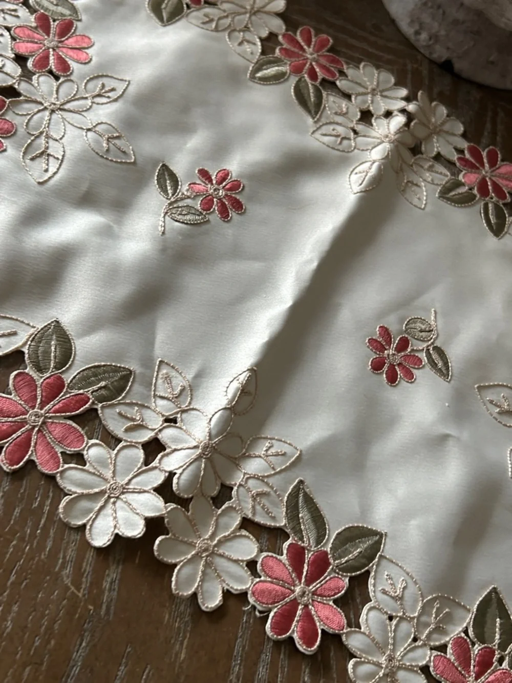 NEW! Shabby Chic Vintage Inspired Embroidered Floral Lace Centerpiece
